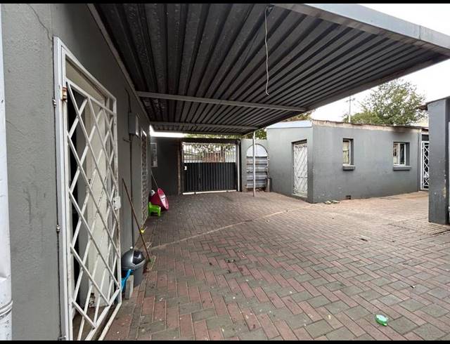 10 BEDROOM HOUSE FOR SALE IN ROSETTENVILLE